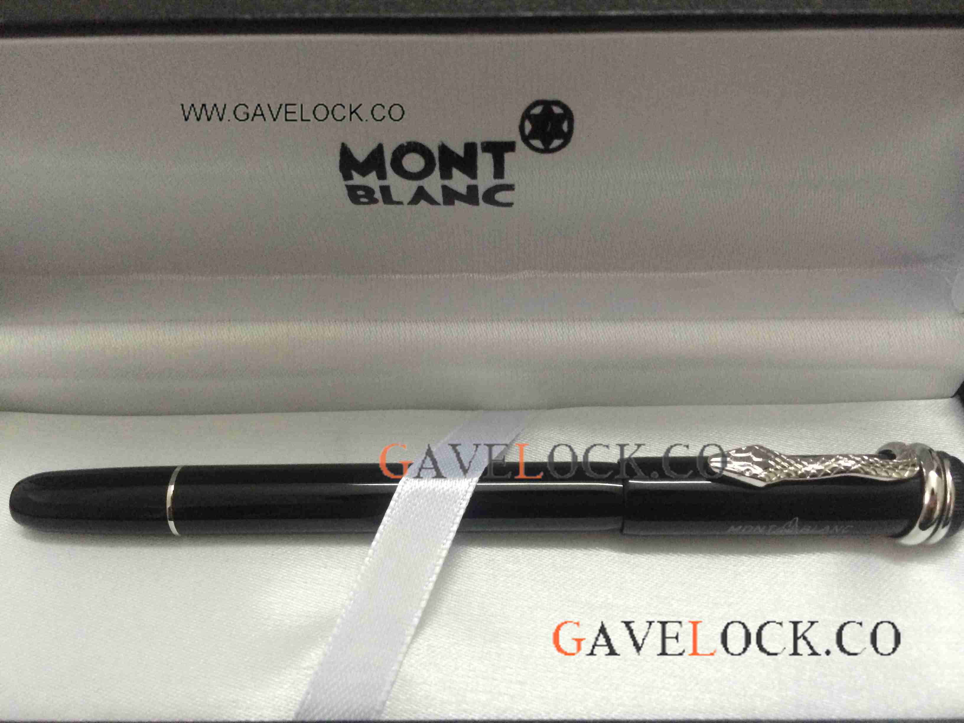 Heritage Collection Rouge Et Noir Mont Blanc Pen With Snake Clip Rollerball Pen